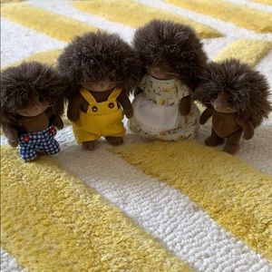 Calico Critters Hedgehog Family with Comb